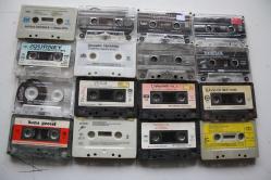 71 ADET YERLİ YABANCI KARISIK ORJİNAL KAPSIZ KASET LOTU HEPSİDE GÖNDERILECEKTIR (ÇİFT RAF