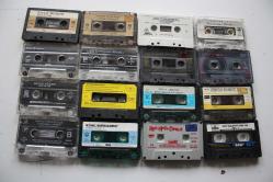 71 ADET YERLİ YABANCI KARISIK ORJİNAL KAPSIZ KASET LOTU HEPSİDE GÖNDERILECEKTIR (ÇİFT RAF