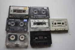 71 ADET YERLİ YABANCI KARISIK ORJİNAL KAPSIZ KASET LOTU HEPSİDE GÖNDERILECEKTIR (ÇİFT RAF