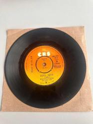 CİCİ KIZLAR - UÇTU UÇTU, SEV SEV SEV 45 LİK PLAK KONDİSYON 8