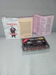 Kaset Ahmet Kaya başım belada albümü. Orijinal 1991 dönem Kağıt Baskı. Temiz,  sorunsuz çalışıyor koleksiyonluk