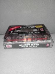 Kaset Ahmet Kaya başım belada albümü. Orijinal 1991 dönem Kağıt Baskı. Temiz,  sorunsuz çalışıyor koleksiyonluk