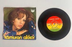 KAMURAN AKKOR - MAVİ BONCUK, AŞKIMIZ BİTTİ Mİ 45 LİK PLAK KONDİSYON 8,5