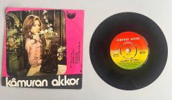 KAMURAN AKKOR - MAVİ BONCUK, AŞKIMIZ BİTTİ Mİ 45 LİK PLAK KONDİSYON 8,5