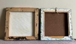 1990 TARİHLİ İMZALI 2 ADET SOYUT YAĞLIBOYA TABLO.  30 X 30 CM . BİRİNİN 1 CM'LİK YIKTIĞI VAR. FOTOĞRAFTA GÖREBİLİRSİNİZ, AMA ASARKEN SIRITMIYOR. ONUN DIŞINDA ÇOK TEMİZ TABLOLAR.