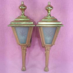 VINTAGE ÖZEL SİPARİŞ EL YAPIMI BİR ÇİFT FAYTON FENERİ FORMLU PİRİNÇ DUVAR APLİĞİ FENER