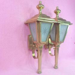 VINTAGE ÖZEL SİPARİŞ EL YAPIMI BİR ÇİFT FAYTON FENERİ FORMLU PİRİNÇ DUVAR APLİĞİ FENER