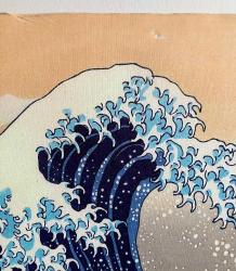 JAPON SANATÇI HOKUSAİ'NİN KANAGAWA OKİ NAMİ URA ADLI ESERLERİNİN KANVAS TABLOSU.TUVAL ÜZERİNE RESMEDİLMİŞTİR.  KONDİSYON YÜKSEK. 40 X 50 CM.