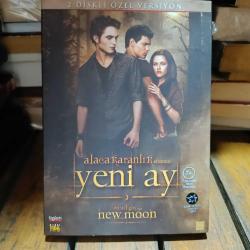 ALACAKARANLIK EFSANESİ YENİ AY / DVD ÖZEL KUTUSUNDA