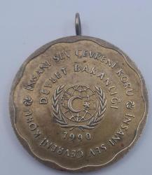 Her şey insan içindir çevreyi koruyalım 1990 madalyası