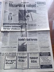 Türkiye Gazetesi - Turkish Newspaper - 18 Nisan 1993 - milletçe başımız sağ olsun Turgut Özal'ı kaybettik Fotoğrafı - Turgut Özal son yolculuğundan dönerken üzgündü bitkindi yorgundu Fotoğrafı - Turgut Özal İstanbul'da toprağa verilecek - Turgut Özal için bütün camilerde hatim okunuyor - son nefesini verirken Semra Özal yanındaydı - Turgut Özal Nakşibendi Hz.nin türbesinde Fotoğrafı - ardından yazmak yazan Tarık Buğra - Başbakan Süleyman Demirel şok oldu Fotoğraf - çocukları Zeynep ve eşi İle Efe Özal hemen hastaneye koştular Fotoğraf - İçişleri Bakanı İsmet Sezgin eylemlere katılmayan PKK'lılar affedilecek - TRT'de Turgut Özal belgeseli - İş dünyası Turgut Özal'a ağlıyor Fotoğrafı - Nejat Eczacıbaşı - Vehbi Koç - Halis Komili - sırpların cani komutanı askerlerine bütün müslümanları öldürün emri verdi Fotoğrafı - menkıbeler yazan Abdüllatif Uyan - yeni cumhurbaşkanı 40 gün içinde seçilecek - Zeytinburnuspor'a süper ikramiye - Kocaelispor başkanı Sefa Sirmen gazetemize konuştu - Kalli