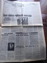 Türkiye Gazetesi - Turkish Newspaper - 18 Nisan 1993 - milletçe başımız sağ olsun Turgut Özal'ı kaybettik Fotoğrafı - Turgut Özal son yolculuğundan dönerken üzgündü bitkindi yorgundu Fotoğrafı - Turgut Özal İstanbul'da toprağa verilecek - Turgut Özal için bütün camilerde hatim okunuyor - son nefesini verirken Semra Özal yanındaydı - Turgut Özal Nakşibendi Hz.nin türbesinde Fotoğrafı - ardından yazmak yazan Tarık Buğra - Başbakan Süleyman Demirel şok oldu Fotoğraf - çocukları Zeynep ve eşi İle Efe Özal hemen hastaneye koştular Fotoğraf - İçişleri Bakanı İsmet Sezgin eylemlere katılmayan PKK'lılar affedilecek - TRT'de Turgut Özal belgeseli - İş dünyası Turgut Özal'a ağlıyor Fotoğrafı - Nejat Eczacıbaşı - Vehbi Koç - Halis Komili - sırpların cani komutanı askerlerine bütün müslümanları öldürün emri verdi Fotoğrafı - menkıbeler yazan Abdüllatif Uyan - yeni cumhurbaşkanı 40 gün içinde seçilecek - Zeytinburnuspor'a süper ikramiye - Kocaelispor başkanı Sefa Sirmen gazetemize konuştu - Kalli