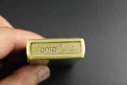 GOLD METAL BENZİNLİ KABARTMALI ÇAKMAK SIFIR SIFIR  BÖYLESİ COK ZOR GELİR BAKMAYAN PİŞMAN OLUR KOLLEKSİYON SERİ (YENİ RAF--13