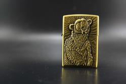 GOLD METAL BENZİNLİ KABARTMALI ÇAKMAK SIFIR SIFIR  BÖYLESİ COK ZOR GELİR BAKMAYAN PİŞMAN OLUR KOLLEKSİYON SERİ (YENİ RAF--9
