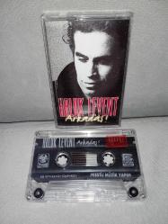 Kaset Haluk Levent arkadaş albümü. orijinal sorunsuz çalışıyor koleksiyonluk