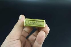 GOLD METAL BENZİNLİ KABARTMALI ÇAKMAK SIFIR SIFIR  BÖYLESİ COK ZOR GELİR BAKMAYAN PİŞMAN OLUR KOLLEKSİYON SERİ (YENİ RAF--29