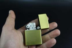 GOLD METAL BENZİNLİ KABARTMALI ÇAKMAK SIFIR SIFIR  BÖYLESİ COK ZOR GELİR BAKMAYAN PİŞMAN OLUR KOLLEKSİYON SERİ (YENİ RAF--36