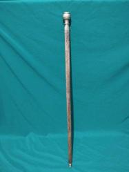 pirinç topuz başlı, ayak ve üst boğumları pirinç, ahşap yakma desenli baston