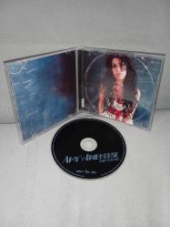 Cd Amy winehouse back to black albümü. Orijinal. Dinlemeyi etkilemeyen çizikler var. Sorunsuz çalışıyor koleksiyonluk