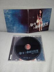 Cd Amy winehouse back to black albümü. Orijinal. Dinlemeyi etkilemeyen çizikler var. Sorunsuz çalışıyor koleksiyonluk