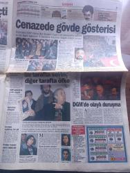 Sabah Gazetesi - Turkish Newspaper - 5 Şubat 1997 - Tanklar Sincan'da - şeriat yanlılarının gövde gösterisi ile gündeme gelen Sincan'da dün sabah 20 tank ve 15 kariyer geçit yaptı Fotoğrafı - jandarma Genel komutanı Orgeneral Teoman Koman Sincan'da olsaydım kendimi tutamazdım dedi - tanklar kaleşnikof amblemli Sabır kafeterya'nın önünde fotoğraf - siyaset meydanında yargı sistemini eleştiren DGM savcısı Mete Göktürk'ün başı dertte - Sincanın Refahlı Belediye Başkanı Bekir Yıldız'a gözaltı emri - Necmettin Erbakan Taksim'e cami yapılacak diye kuduruyorlar - Bülent Ecevit refah kanlı yolu seçti - Tansu Çiller ortamı gerginleştirmeyin dedi - öldürülen MHP Kartal İlçe Başkanı Nihat Uygun'un cenazesinde gövde gösterisi Fotoğrafı - Mehmet Ağar'da cenaze törenine katıldı - ÖDP eylemine polis engeli - Adnan Kahveci bugün Bakırköy'de yaşayacak - Fatih Ürek Samara gece kulübünde - Susurluk komisyonuna bilgi veren Hanefi Avcı üyeleri hayrete düşürdü Fotoğrafı - Abdullah Çatlı uyuşturucu sabıkası