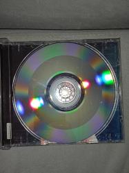 Cd Amy winehouse back to black albümü. Orijinal. Dinlemeyi etkilemeyen çizikler var. Sorunsuz çalışıyor koleksiyonluk