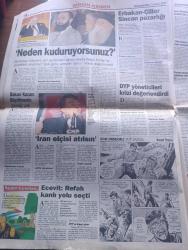 Sabah Gazetesi - Turkish Newspaper - 5 Şubat 1997 - Tanklar Sincan'da - şeriat yanlılarının gövde gösterisi ile gündeme gelen Sincan'da dün sabah 20 tank ve 15 kariyer geçit yaptı Fotoğrafı - jandarma Genel komutanı Orgeneral Teoman Koman Sincan'da olsaydım kendimi tutamazdım dedi - tanklar kaleşnikof amblemli Sabır kafeterya'nın önünde fotoğraf - siyaset meydanında yargı sistemini eleştiren DGM savcısı Mete Göktürk'ün başı dertte - Sincanın Refahlı Belediye Başkanı Bekir Yıldız'a gözaltı emri - Necmettin Erbakan Taksim'e cami yapılacak diye kuduruyorlar - Bülent Ecevit refah kanlı yolu seçti - Tansu Çiller ortamı gerginleştirmeyin dedi - öldürülen MHP Kartal İlçe Başkanı Nihat Uygun'un cenazesinde gövde gösterisi Fotoğrafı - Mehmet Ağar'da cenaze törenine katıldı - ÖDP eylemine polis engeli - Adnan Kahveci bugün Bakırköy'de yaşayacak - Fatih Ürek Samara gece kulübünde - Susurluk komisyonuna bilgi veren Hanefi Avcı üyeleri hayrete düşürdü Fotoğrafı - Abdullah Çatlı uyuşturucu sabıkası