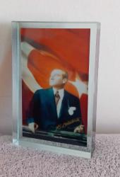 KALIN CAM İÇİNDE ATATÜRK RESMİ.  SIFIR.  İKİ YÜZÜNDE İKİ FARKLI RESİM.