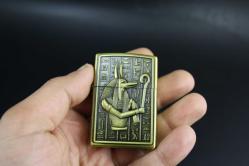 GOLD  METAL BENZİNLİ KABARTMALI ÇAKMAK SIFIR SIFIR  BÖYLESİ COK ZOR GELİR BAKMAYAN PİŞMAN OLUR KOLLEKSİYON SERİ (YENİ RAF--40