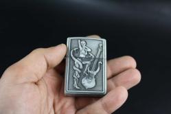 SİLVER  METAL BENZİNLİ KABARTMALI ÇAKMAK SIFIR SIFIR  BÖYLESİ COK ZOR GELİR BAKMAYAN PİŞMAN OLUR KOLLEKSİYON SERİ (YENİ RAF--71