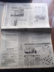 Hürriyet Gazetesi - Turkish Newspaper - 24 Şubat 1991 - Saddam ültimatomu reddetti Bush son sözünü söyledi - Kara savaşı emri - Irak petrol kuyularını ateşe verdi - ABD sınır boylarına napalm attı - Kuveyt yanıyor - müttefik Kuvvetleri cephede beş gedik açtılar - yangınlar çöl ayısını düşündürüyor - Turgut Özal CNN'de Saddam gitmeli dedi - devrik Bulgar devlet başkanı Jivkov hesap veriyor - Albay Sezen Kavrar Teğmen Gülseren Özcan Teğmen Serpil Şanlı kıta hizmeti istiyoruz Fotoğrafı - Tayland'da darbe - körfezdeki Amerikan birliklerinin komutanı general Schwarkopf'un endişesi - Semra Özal'a karşı Talat Yılmaz - SHP Genel Başkanı Erdal İnönü Başbakan Yıldırım Akbulut zavallıdır dedi - Yeşiller Partisi Bodrum'lu oluyor - Semra Özal'ın kadın ekibinde Hülya Koçyiğit de var Fotoğrafı - Balkan salon atletizm şampiyonasında 6 madalya 8 rekorumuz var - Beşiktaş Boluspor maçının yıldızı Şifo Mehmet Fotoğrafı - Galatasaray Sarıyer maçı - 53 yaşındaki milletvekili Ekin Dikmen karakolluk oldu