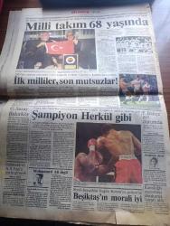 Güneş Gazetesi - Turkish Newspaper - 27 Ekim 1990 - üniversiteliler türban şaşkını - benzine zam 40 doları bekliyor - İstanbul Su ve kanalizasyon idaresi Genel Müdürü Ergun Göknel Terkos gölü'nde Fotoğrafı - Necmettin Erbakan Gorbaçov'a brifing verecek - işkencenin adı AIDS oldu - YÖK Başkanı İhsan Doğramacı'ya tazminat davası - Kadirli'de dağ başında Hitit müzesi Fotoğrafı - Laik Türkiye yürüyüşüne islamcılar da katılıyor - PKK bakkal öldürdü - azınlık olmak Balkanlar ve Kıbrıs yazan Cengiz Çandar - Benazir Butto için şimdi de yerel seçim sınavı - Oruç Auroba Tümceler adlı ilk kitabında dilin olanaklarını araştırıyor Fotoğrafı - satrançta Kasparov beraberlik istedi - Ankara Devlet tiyatrosundan yeni oyun pervaneler - Füsun Önal kimse kitabımdan korkmasın Fotoğrafı - Adnan Kahveci ile ANAP'lı komisyon üyeleri KDV kavgasına tutuştu - Fruko Tamek'te grev - Galleria'da tiyatro günleri - Fenerbahçe basketbolda Beslen'i ezdi geçti - Trabzonspor'da hedef 666. gol - milli takım 68 yaşında