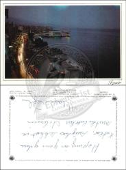 İzmir, Kordonboyu, Kartpostal, 1970’ler: Akşam saatlerinde sahil yolu, ışık izleri, vapur iskelesi ve körfez manzarası.