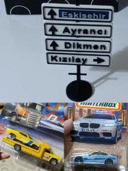 Eskişehir Ankara yol yön tabelası taşıyıcı tır kamyon üzerinde araba mevcut matchbox mini model metal polis arabası koleksiyon dekor tasarım hediye hobi minyatür diorama reklam promosyon