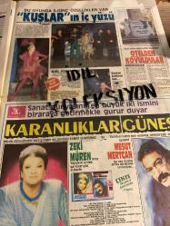 HAFTA SONU DERGİ - GAZETESİ EKSTRA EKİ DOĞUM GÜNÜ HEDİYESİ (TURKİSH -MAGAZINE - NEWSPAPER) - TAM TAKIM 8 SAYFADIR - 11 KASIM 1988 - Sayı:46  -Saadet Gürses - Sevgi Aktaş - Nuri Alço - Şükrü Yürür - Meral Oğuz - Zeynep Eronat - Tınaz Titiz - Zerrin Özer - Okay Özbalcı - Sibel Can - Hakan Ural - Zeki Müren Kaset reklamı - Mesut Mertcan kaset reklamı - Seda Sayan - Nejat Alp - Haldun Dormen - Yusuf Ağar - Osman Şengezer - Terry Davis - Selçuk Borak - Önder Bali - Sevim Çavdar - Canan Göknil - Ayla Algan - Funda Postacı Bülbül - Bülent Ersoy - Buğra Uğur - İbrahim Tatlıses - Mahsun Kaset reklamı - İbrahim Tatlıses Albüm -Ferdi Tayfur-Kemal Sunal-Kartal Tibet-Emine İnkaya-Nil Ünal-Reha Yurdakul-Süha Özgermi-Nihal Arda-Çeçilya-Bilge ve Ömer Şan-Piraye Uzun-Asu Maralman-Cüneyt Arkın-Serpil Alkan-Yeşim Özen-Akın Uğurlu-Nigar uluerer-Nihal Köknar-Füze Güney-Meral Altuğ-Nilgün Ozan-Fulya Cerrahoğlu-Eşref Cerrahoğlu-Ester Raharya-Rabi Raharya-Dori Ancel-Nuri Ancel-Sami Kalkancı-Meral Sungur-Dilek