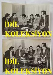 MİLLETVEKİLİ ve CHP ESKİ GENEL BAŞKAN VEKİLİ CEVDET SELVİ'NİN ORİJİNAL 2'Lİ FOTOĞRAF SETİ - 18 x 12 cm EBADINDA - CEVDET SELVİ TOPLANTI HALİNDEYKEN ÇEKİLMİŞ 2 FARKLI KARE