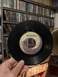 Erol Büyükburç / Postacı (A) - 1. Altın Tata Üzüm Var 2. Aşkımızın Şarkısı (B)