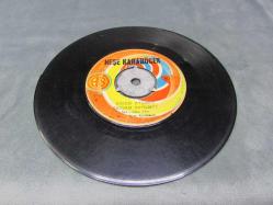 NEŞE KARABÖCEK-Koca Dünya/Atsan Atılmaz Satsan Satılmaz....45 LİK