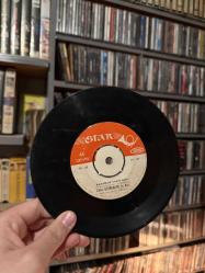 Erol Büyükburç / Gel Kaçma (A) - Kayadan İndir Beni (B)