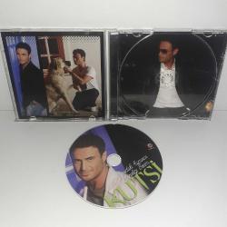 KUTSI AYNADAKI YUZUNUN KARAILIGI BENIM CD ALBUM