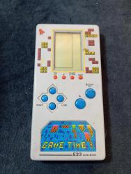 VİNTAGE EL ATATİSİ. EKRANA ÇOK AZ GÖRÜNTÜ GELİYOR ANCAK ÇALIŞMIYOR.  Detaylı resimler eklenmiştir  Resimlerdeki haliyle KOLEKSiYONLUK Dekorluk  Bakın yapılırsa belki kullanılabilir. Haliyle