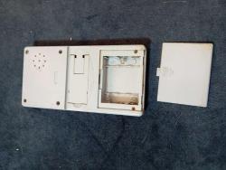 VİNTAGE EL ATATİSİ. EKRANA ÇOK AZ GÖRÜNTÜ GELİYOR ANCAK ÇALIŞMIYOR.  Detaylı resimler eklenmiştir  Resimlerdeki haliyle KOLEKSiYONLUK Dekorluk  Bakın yapılırsa belki kullanılabilir. Haliyle