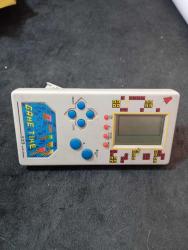 VİNTAGE EL ATATİSİ. EKRANA ÇOK AZ GÖRÜNTÜ GELİYOR ANCAK ÇALIŞMIYOR.  Detaylı resimler eklenmiştir  Resimlerdeki haliyle KOLEKSiYONLUK Dekorluk  Bakın yapılırsa belki kullanılabilir. Haliyle