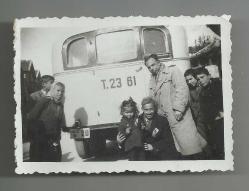 15 ŞUBAT 1948 URLA 28 PLAKALI ESKİ OTOBOÜS VE YOLCULARININ KÜÇÜK EBAT FOTOĞRAFI...