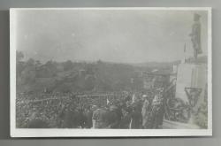 İZMİT ATATÜRK ANITI VE ŞEHİRDE BAYRAM KUTLAMALARI TEMALI ESKİ FOTOĞRAF...