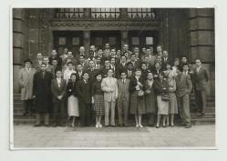 24 NOVEMBER 1958 ÇOK İMZALI BAYER FABRİKASI ÖNÜNDE TOPLU FOTOĞRAF...