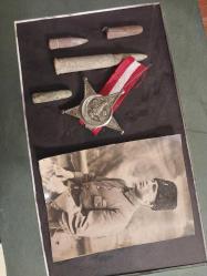 Çanakkale Savaşı Asker Fotoğrafı  ve İkinci Üretim Birinci Dünya Savaşı Harp Madalyası ile Dekorluk Çanakkale Hatıraları.