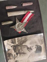 Çanakkale Savaşı Asker Fotoğrafı  ve İkinci Üretim Birinci Dünya Savaşı Harp Madalyası ile Dekorluk Çanakkale Hatıraları.