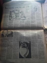 Güneş Gazetesi - Turkish Newspaper - 7 Temmuz 1990 - 447'si Türk toplam 1426 acının tünelde öldüğü mekke'den Oktay Özeskici bildiriyor - Devlet bakanı Cemil Çiçek Suudi yetkililerden kimlik belirleme çalışmalarına hız verilmesini istedi - kimliği belirleyen ölü ve kayıp Türk hacıları - arnavutluk'ta özgürlük isyanı - Başbakan Yıldırım Akbulut ve Yunanistan Başbakanı Konstantin Mitsotakis Londra'da 1,5 saat görüştü fotoğraf - Kızılordu sert çıktı - Kurban bayramında parası olan güneyde stres attı dar gelirli kabuğundan çıkamadı fotoğraf - kolektif tükenişe doğru yazan İsmail Cem - Lenin'in partisi nereye gidiyor yazan Cengiz Çandar - soğuk Savaş tarihe gömüldü - Boris Yeltsin kongreye savaş açtı - Sinemanın büyük ustalarından John Huston toplu gösterisinin ilk filmi affedilmeyenler - Dünya Kupası özel müzik programı - Ediz Hun kadın ve erkeğin eşitliğine yürekten inanırım fotoğraf - hapishane mektuplarım yazan Füsun Erbulak - reklamcılar Derneği Başkanı Ersin Salman - Wimbledon