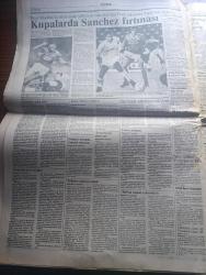 Güneş Gazetesi - Turkish Newspaper - 26 Ekim 1990 - İmam hatipler büyüyor - kaynaklar bakanı Fahrettin kurt istifa yok dedi - meclis türbanı kabul etti - TRT genel müdürü Kerim Aydın topun ağzında - Asil Nadir saçmalık belgeleri elimde - Kıbrıs'ta Rauf Denktaşsız çözüm olmaz - karaköy'ün genelevlerine yol göründü - Türk astronotu yol parası bulamadı - Maliye Bakanı Adnan Kahveci'yi dolandırmaya çalıştılar - Deniz Baykal'ın silahı Baykala döndü - TİKKO davasında sanıklara dayak - Benazir Butto sandıkta hizmete uğradı - Körfez krizi Kıbrıs ve Asil Nadir yazan Cengiz Çandar - Anais Nin'in 1944 de yayınlanan cam fanusun altında adlı kitabı Türkçede fotoğraf - merakla beklenen oyun Theope - Çılgın Orton yazan Haldun Dormen - Fenerbahçe'nin Atalanta yenilgisi sonrası ortak fikir Rıdvan Dilmen baştan oynamalıydı - Galatasaray teknik direktörü Mustafa Denizli Fenerbahçe'nin turu şansı var dedi - yenilgiden daha acısı yazan Bedri Baykam - teniste Agassi şoku - Hafız Süleymanoğlu kampta